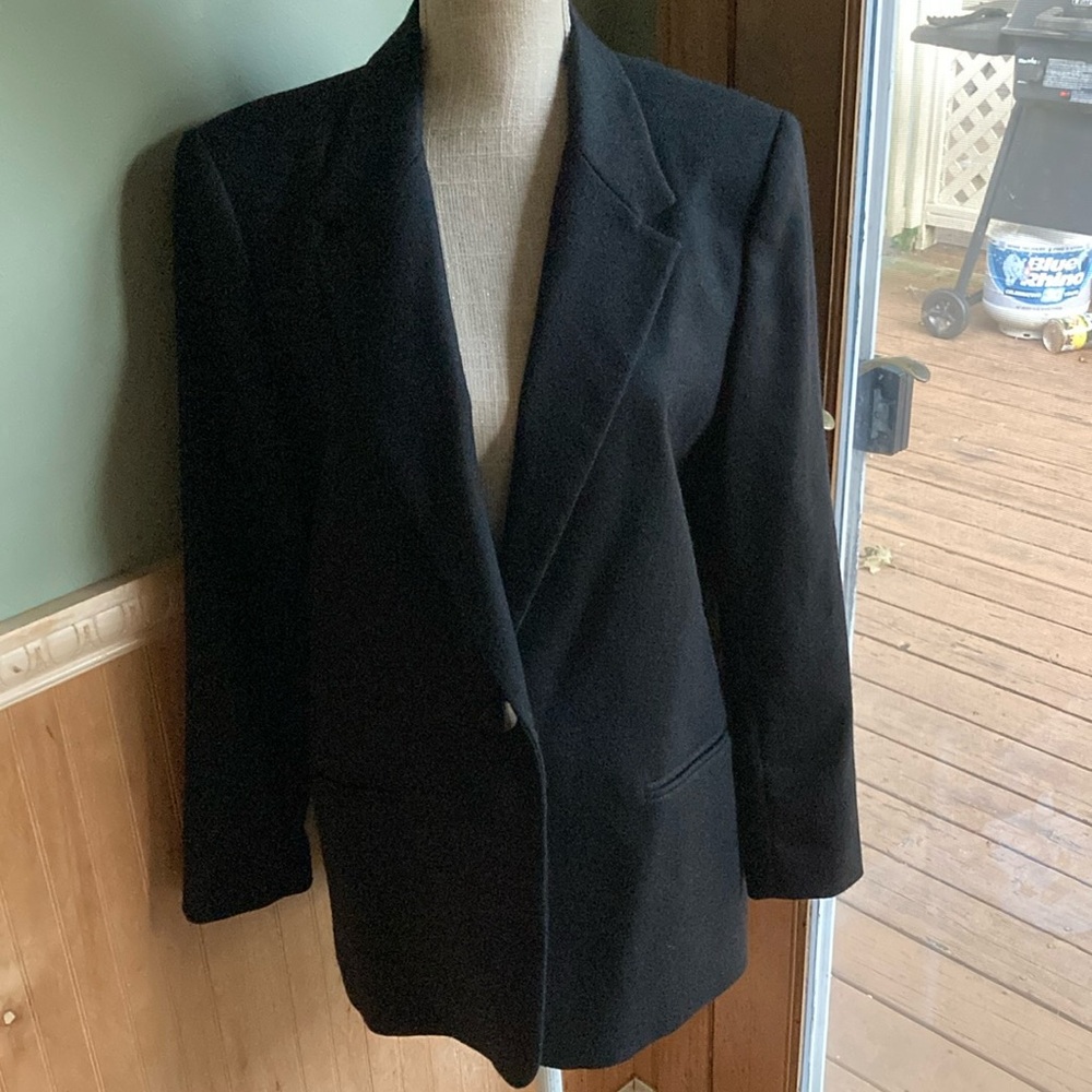 Sag Harbor lined black wool blazer jacket